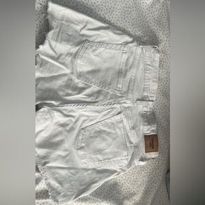 Levi jean shorts white size 4 waste 27 barley worn